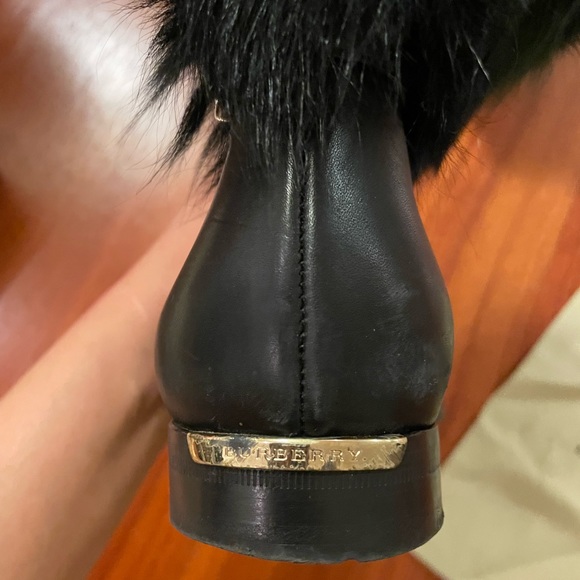 Burberry equestrian shearling outdoor boots (Barely worn, great condition!) - Picture 4 of 4